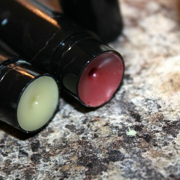 Homemade,DIY lip balm recipe for tinted and nontinted balms